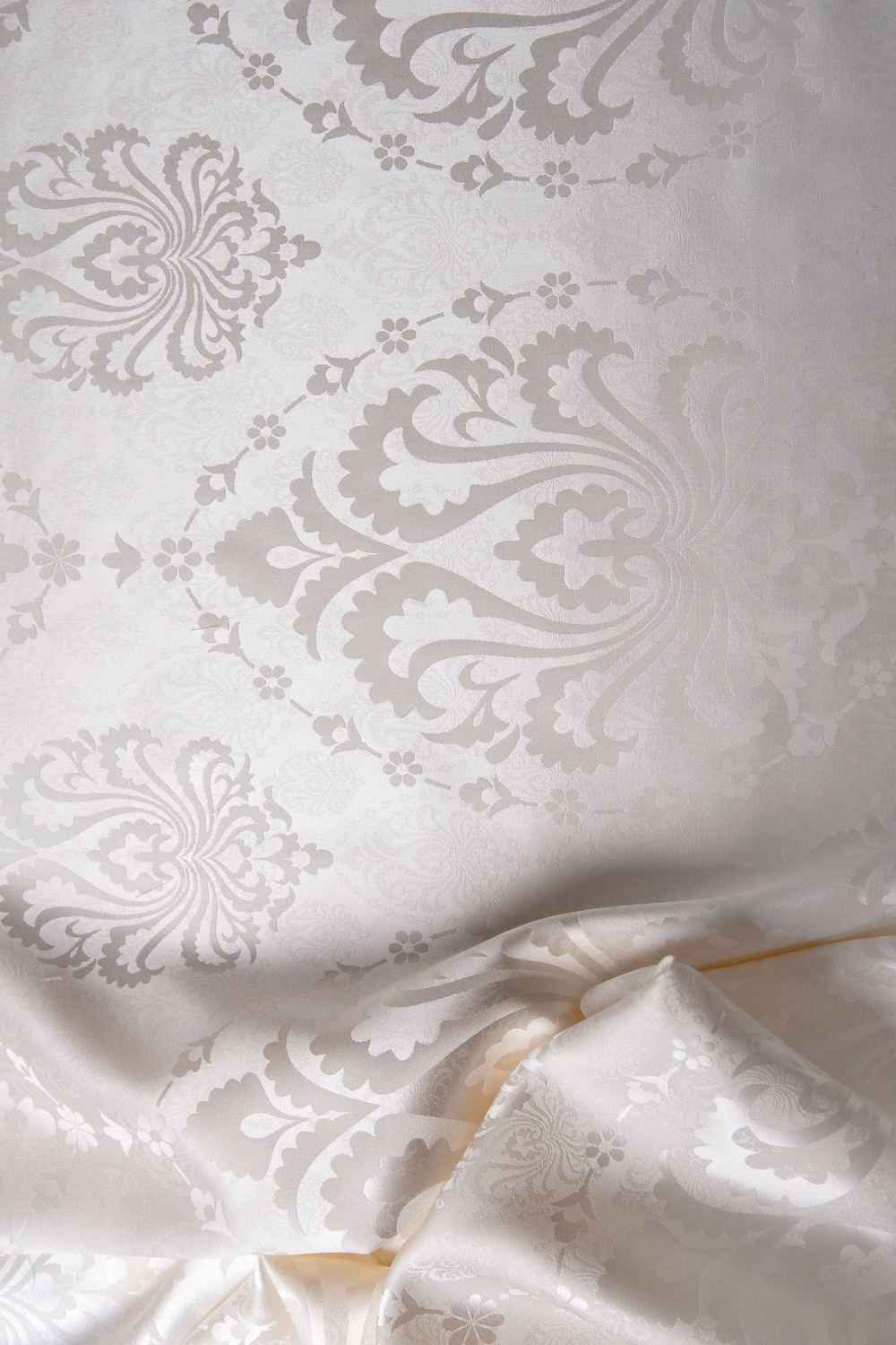 Medium-Warmth Silk Quilt with Natural Silk Filling