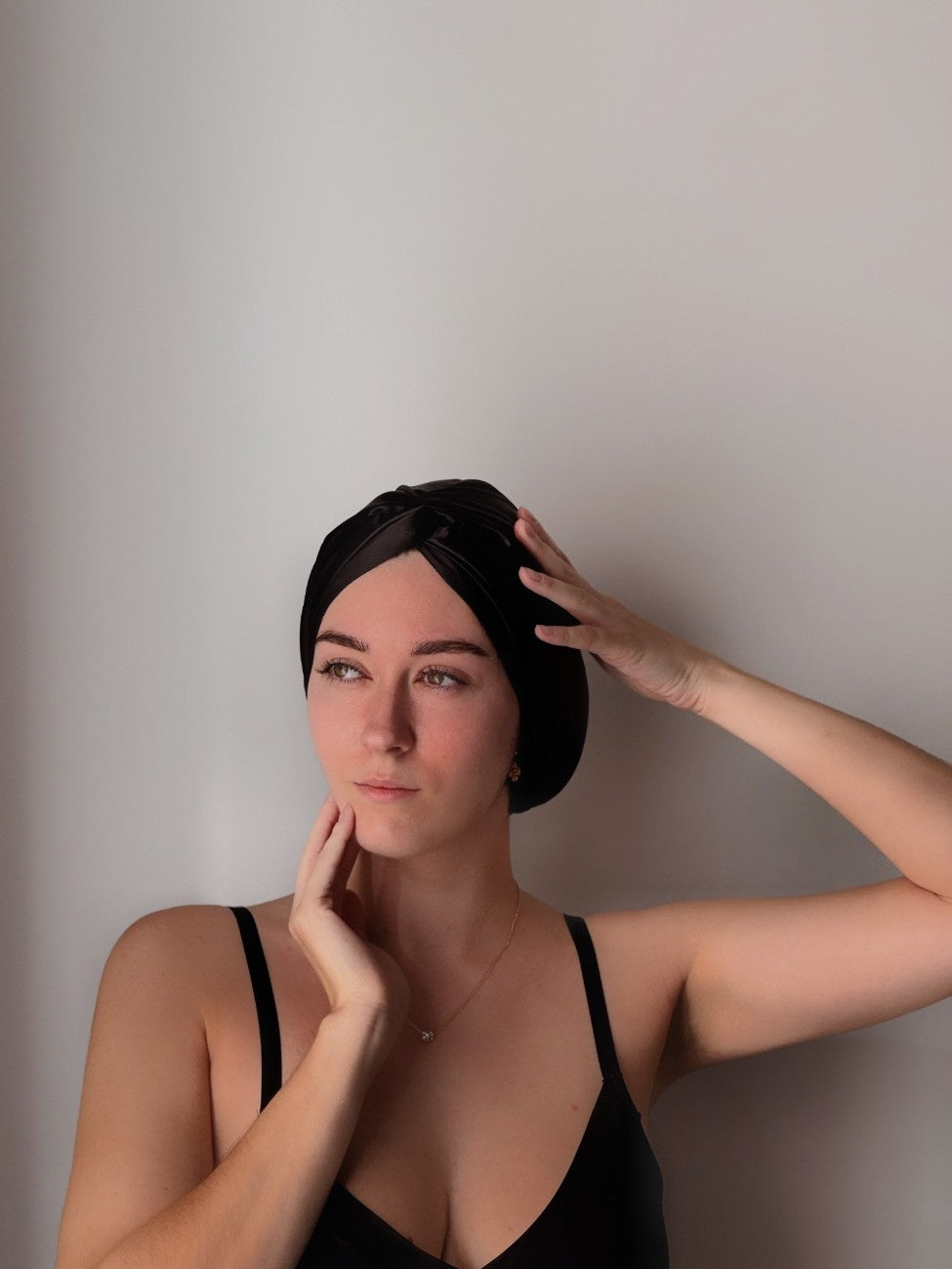 melna dabīgā zīda miega cepure