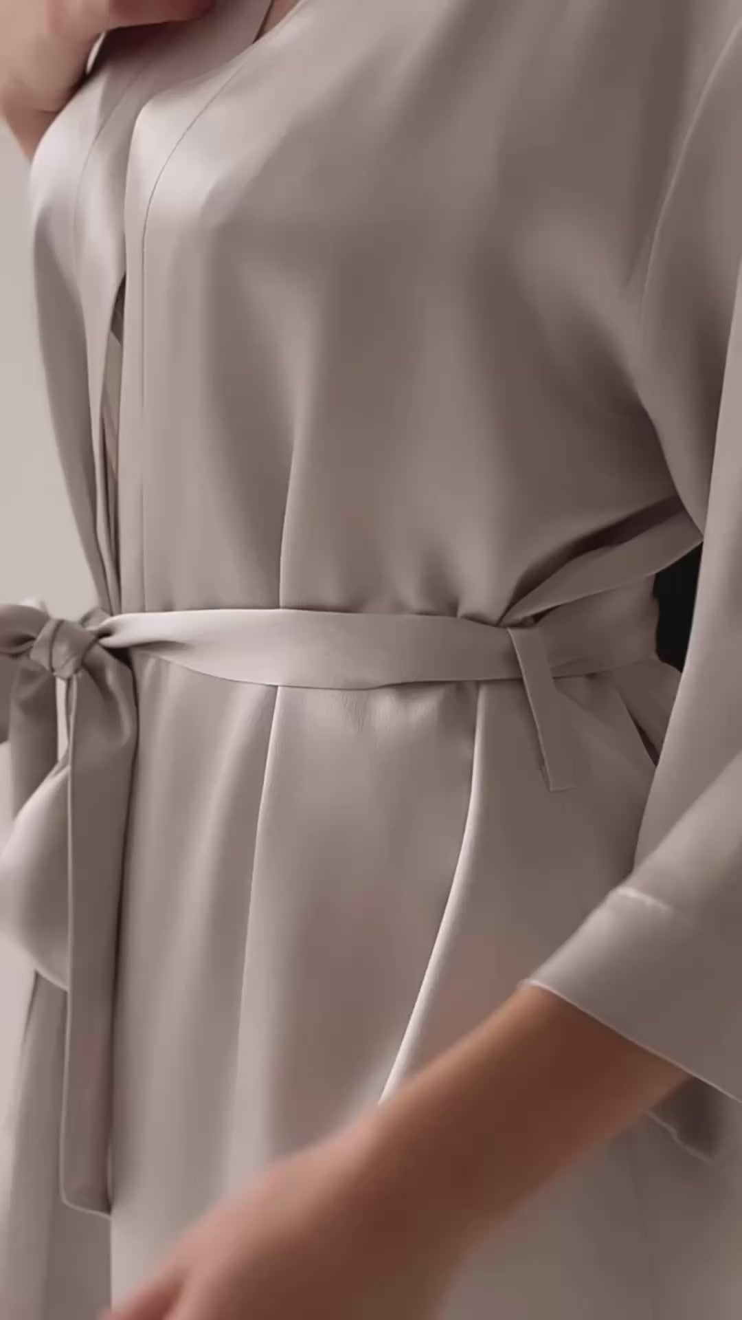 sieviešu zīda halāts un zīda šorti