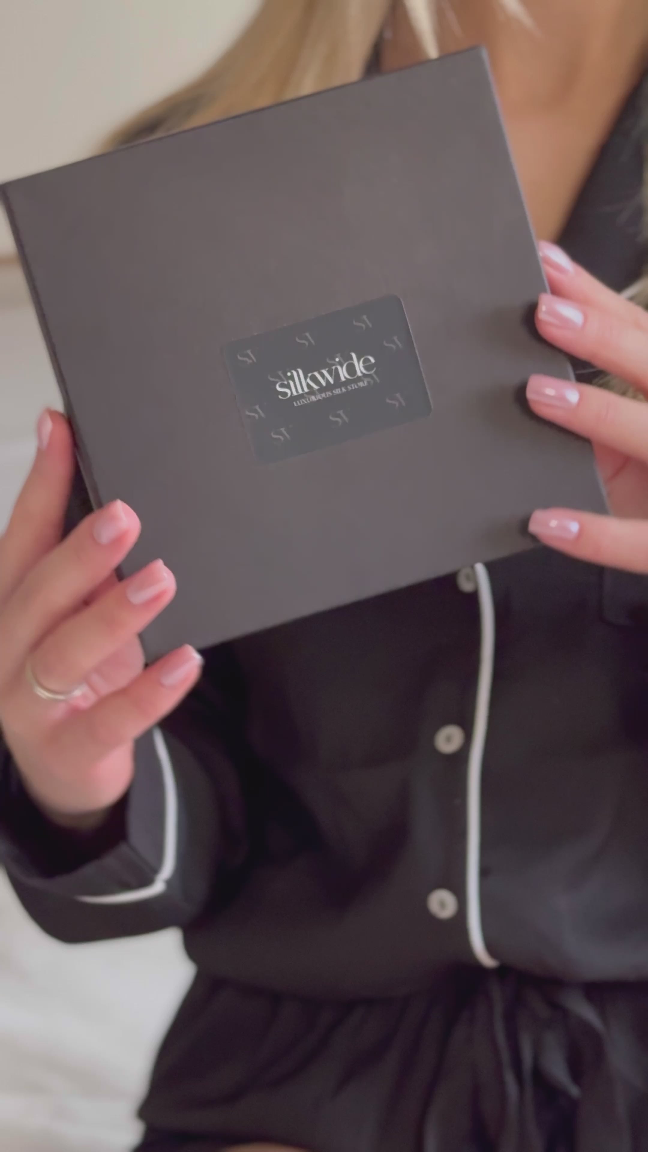 silk pillowcase in silver color unboxing