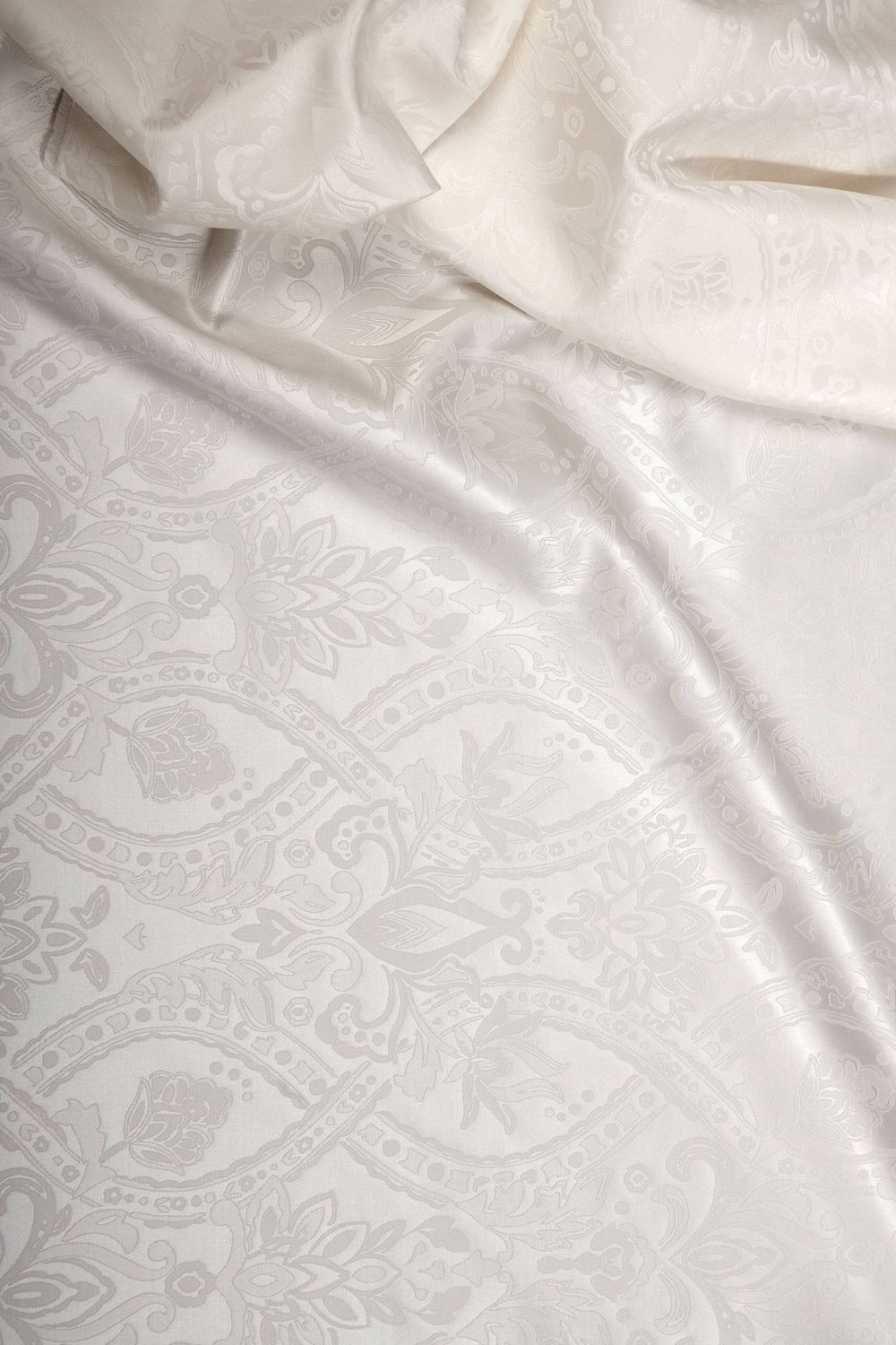 Warm Jacquard Silk Duvet with Down Filling