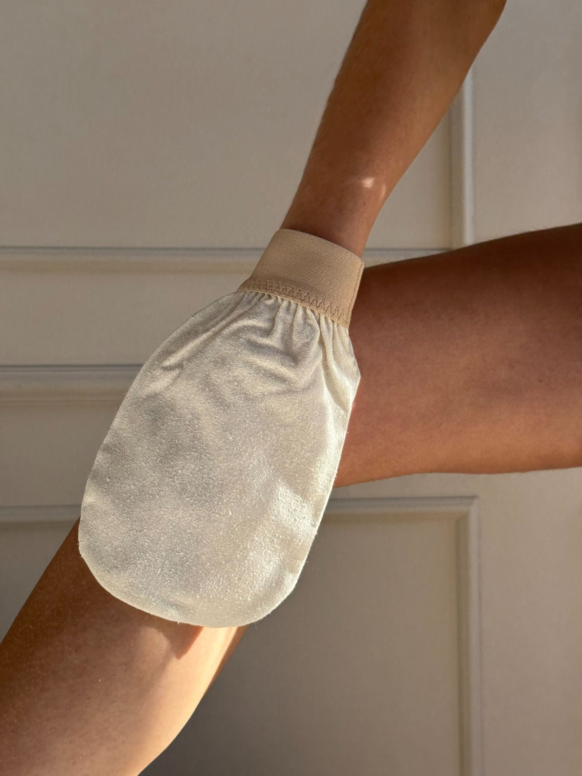 Zīda pīlinga cimds visam ķermenim