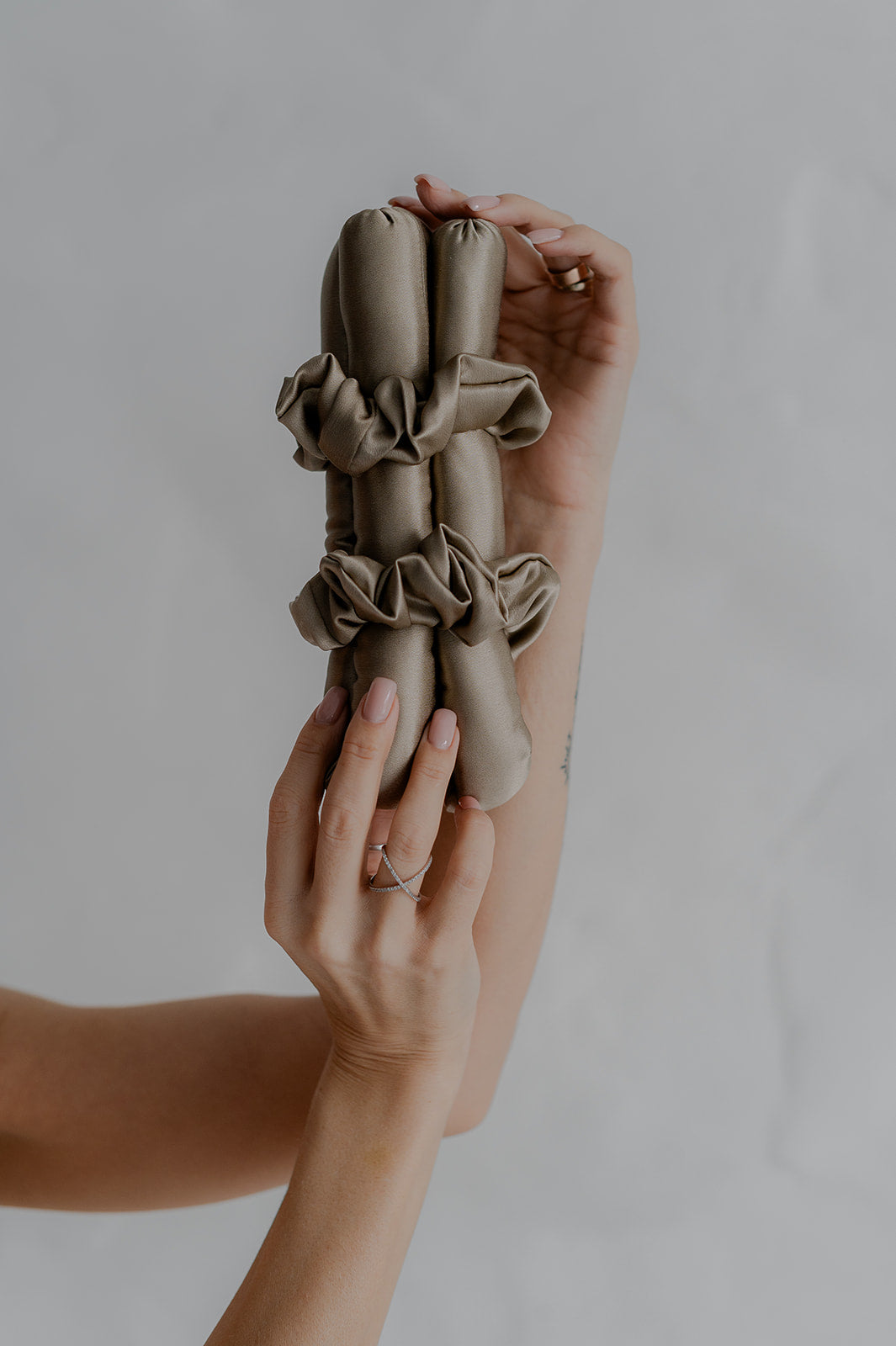 Heatless Mulberry Silk Hair Curler - Desert Dune Color