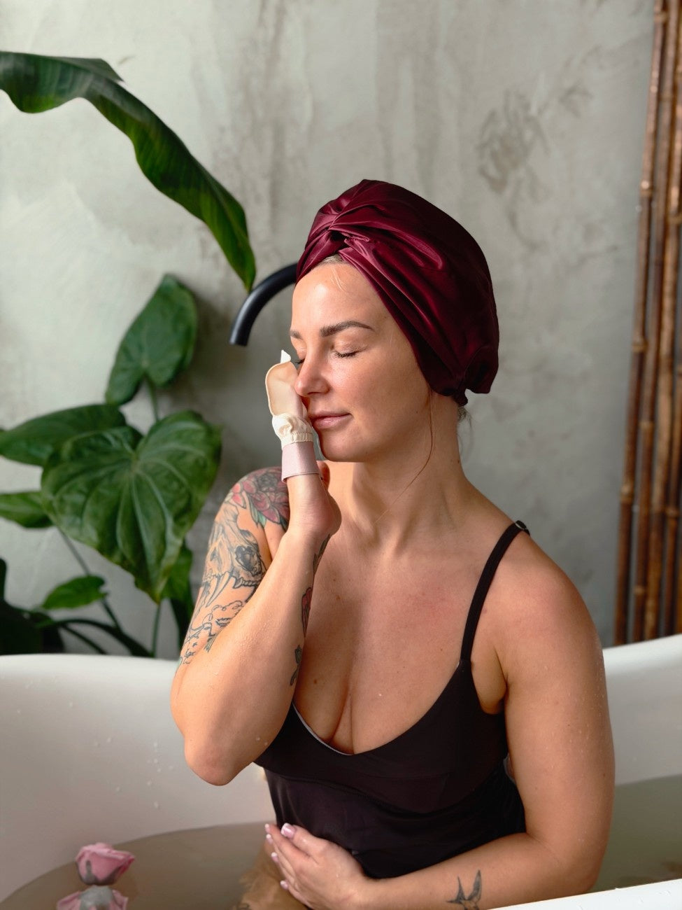 Guante exfoliante de seda premium para peeling facial