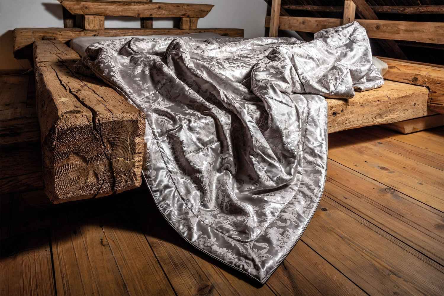 Medium-Warmth Silk Quilt with Natural Silk Filling
