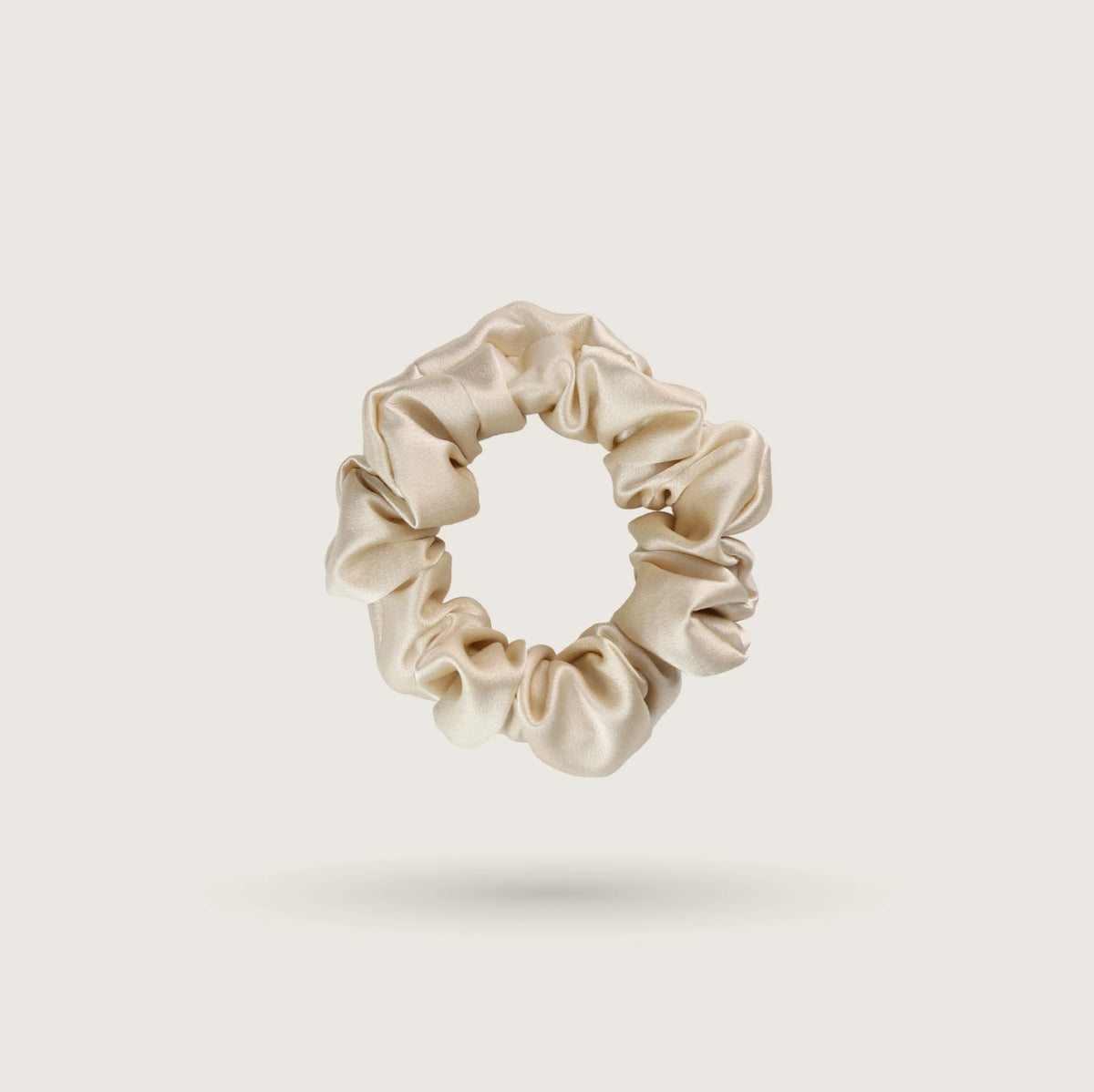 Medium Golden Champagne silk scrunchie, 3 cm wide, 100% mulberry silk, 23 momme, OEKO-TEX certified, for all hair types – SilkWide