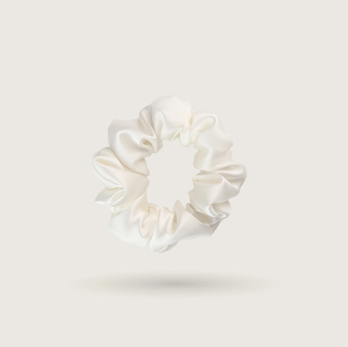 Medium Moon Pearl silk scrunchie, 3 cm wide, 100% mulberry silk, 23 momme, OEKO-TEX certified, for all hair types – SilkWide