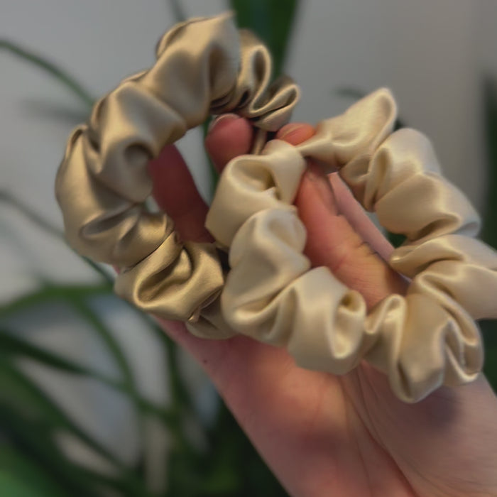 Natural Silk Scrunchie - Medium, 25 Momme video