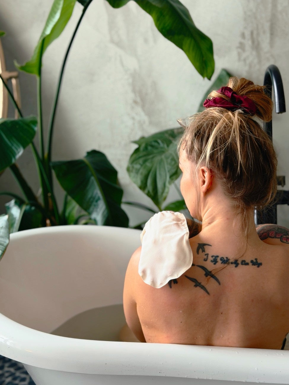 Zīda pīlinga cimds visam ķermenim