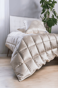 Light Jacquard Silk Duvet with Down Filling