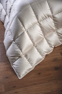 Medium Jacquard Silk Duvet with Down Filling