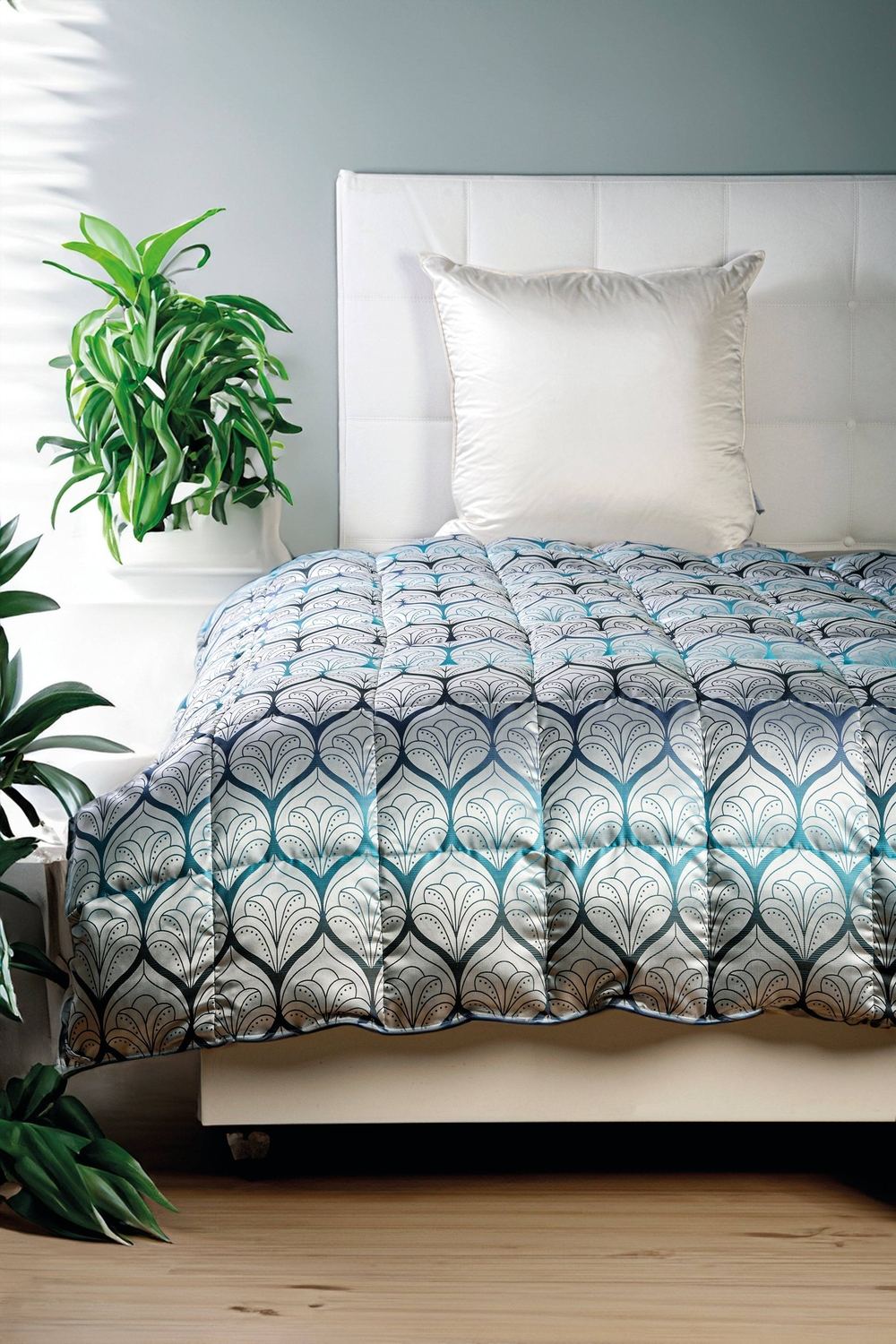 Warm Jacquard Silk Duvet with Down Filling