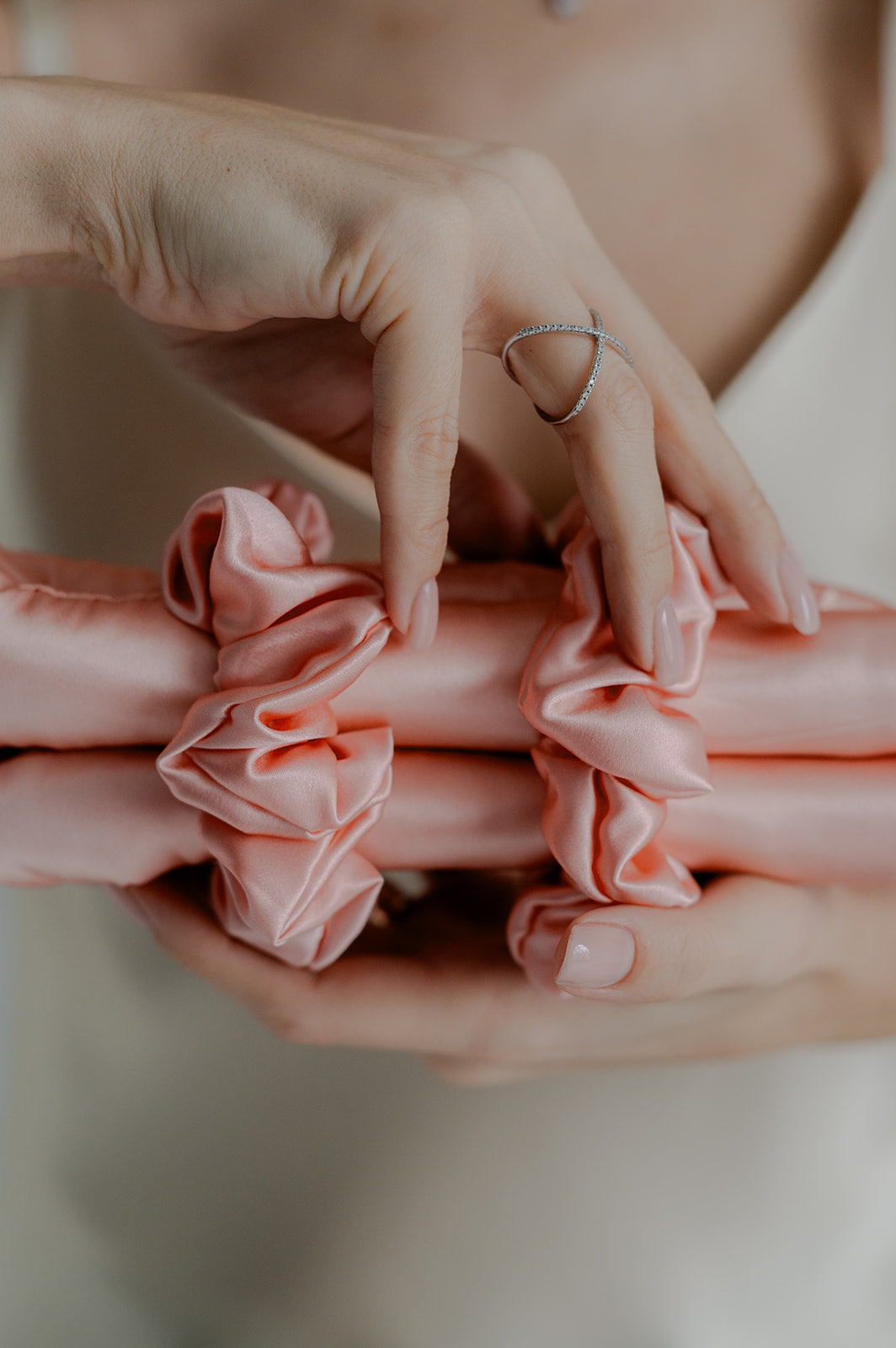 Heatless Mulberry Silk Hair Curler - Blush Pink