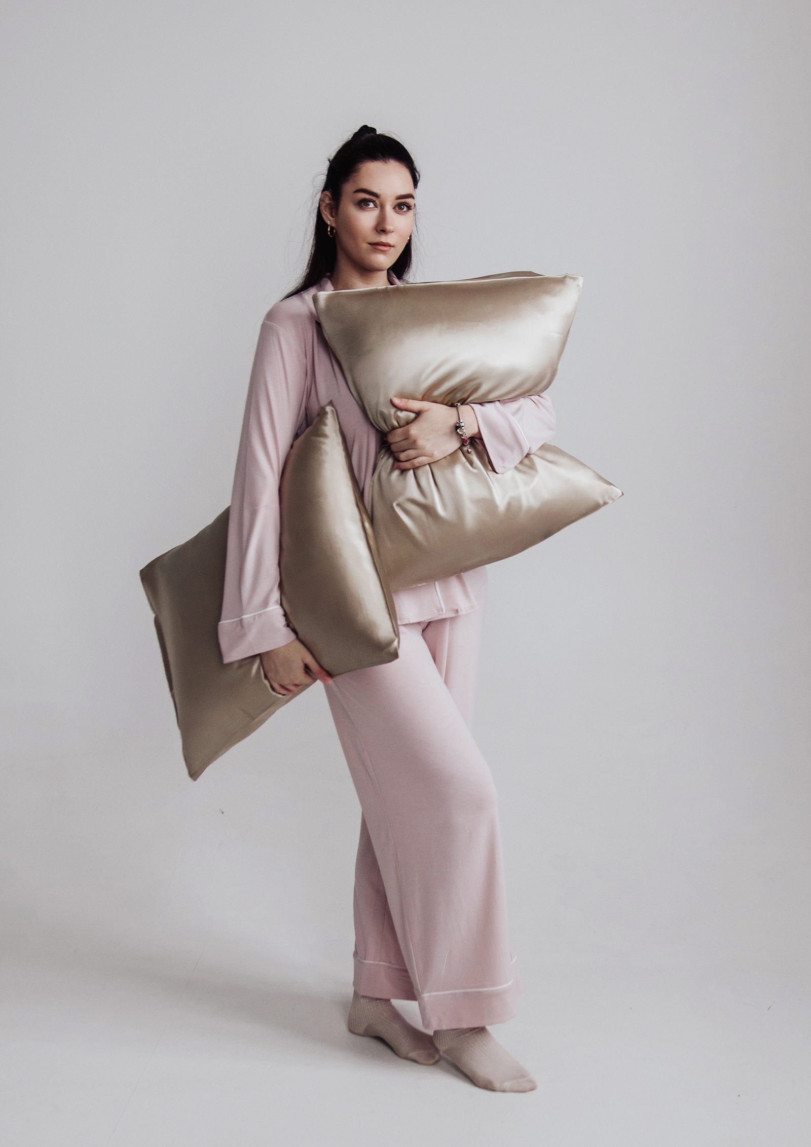 keep you hair shiny and straight with our premium silk pillowcase set