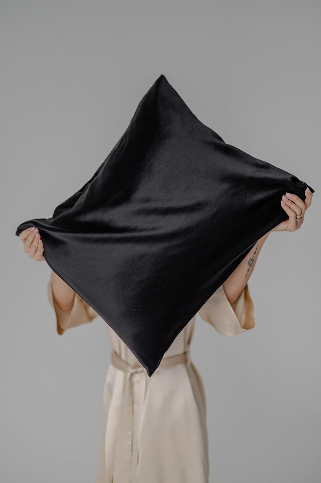 silk pillowcase midnight black, 25 momme, envelope closure, natural silk