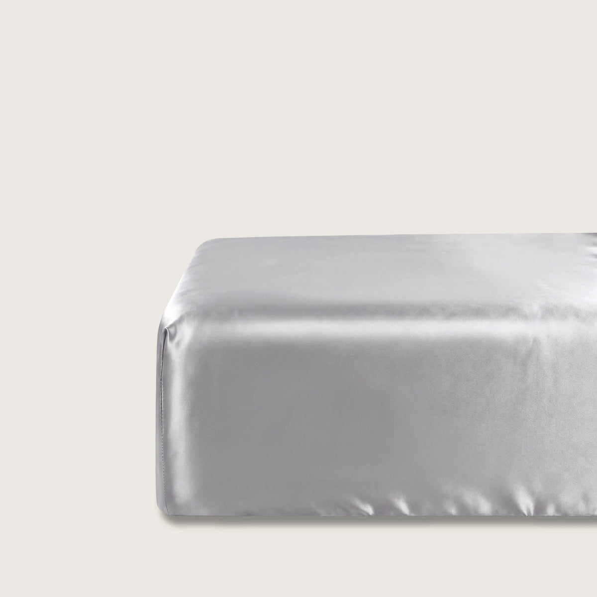 Natural silk fitted sheet Portofino on a mattress, 100% silk satin, 28 momme, OEKO-TEX certified, made in Germany – SilkWide