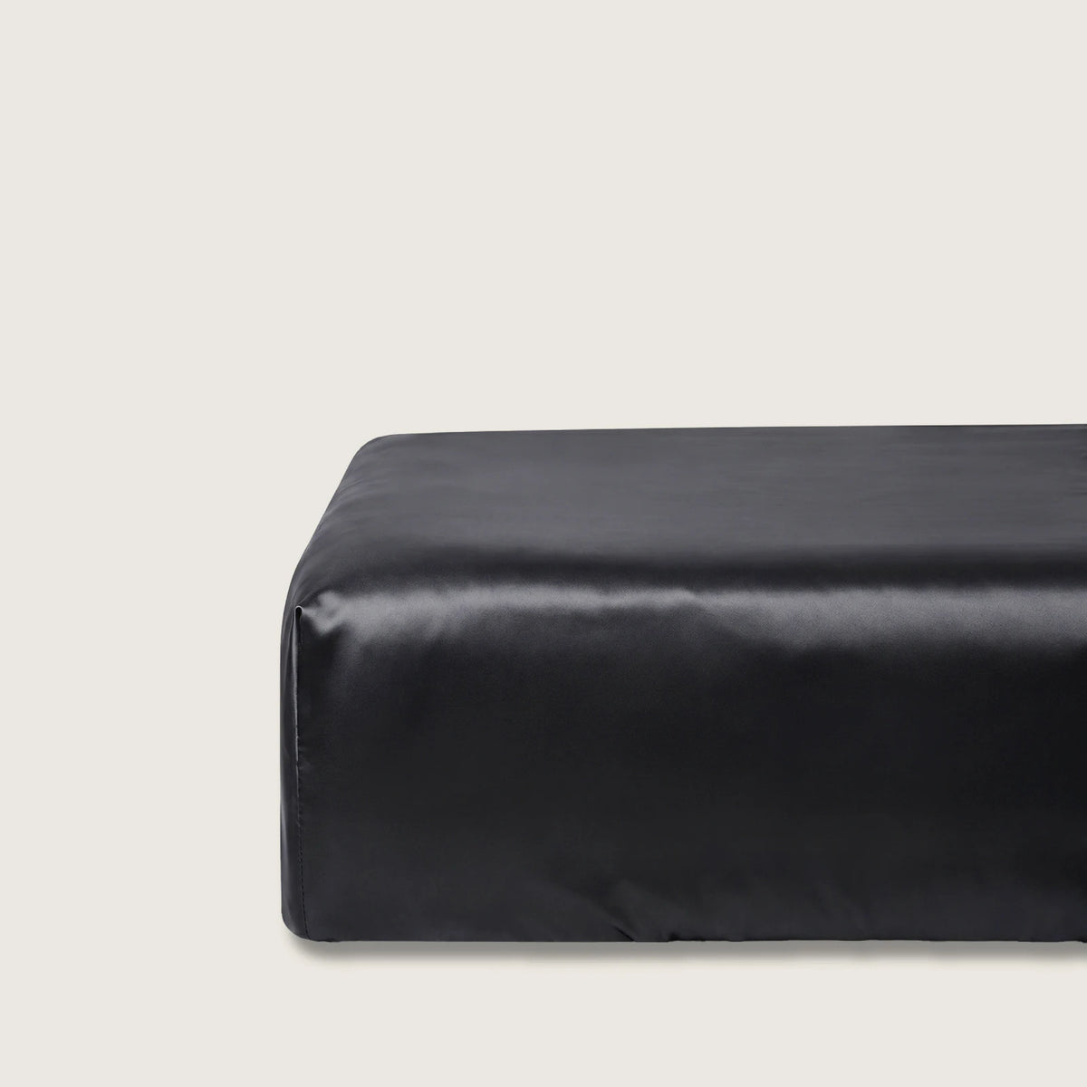Natural silk fitted sheet Aviano on a mattress, 100% silk satin, 28 momme, OEKO-TEX certified, made in Germany – SilkWide