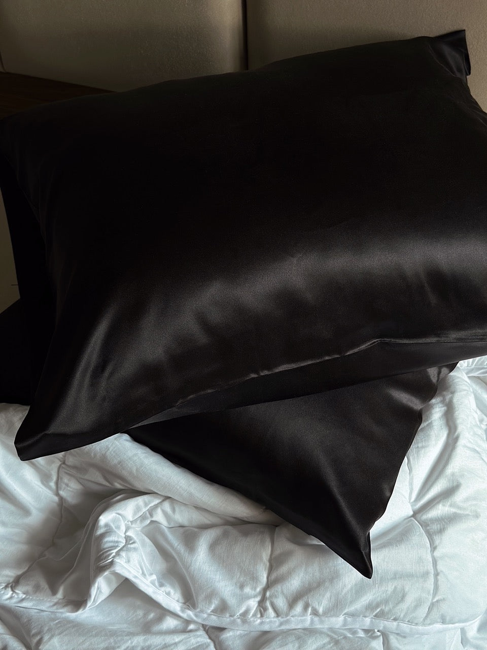 silk pillowcase black