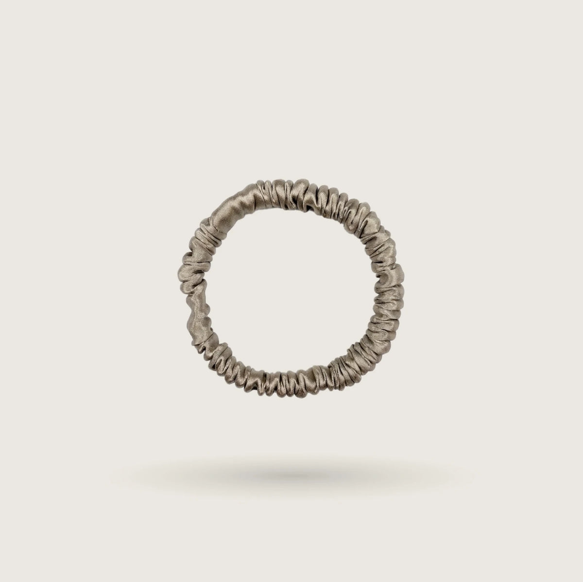 Small skinny Desert Dune silk scrunchie, 1 cm wide, 100% mulberry silk, 23 momme, gentle hold without creases – SilkWide