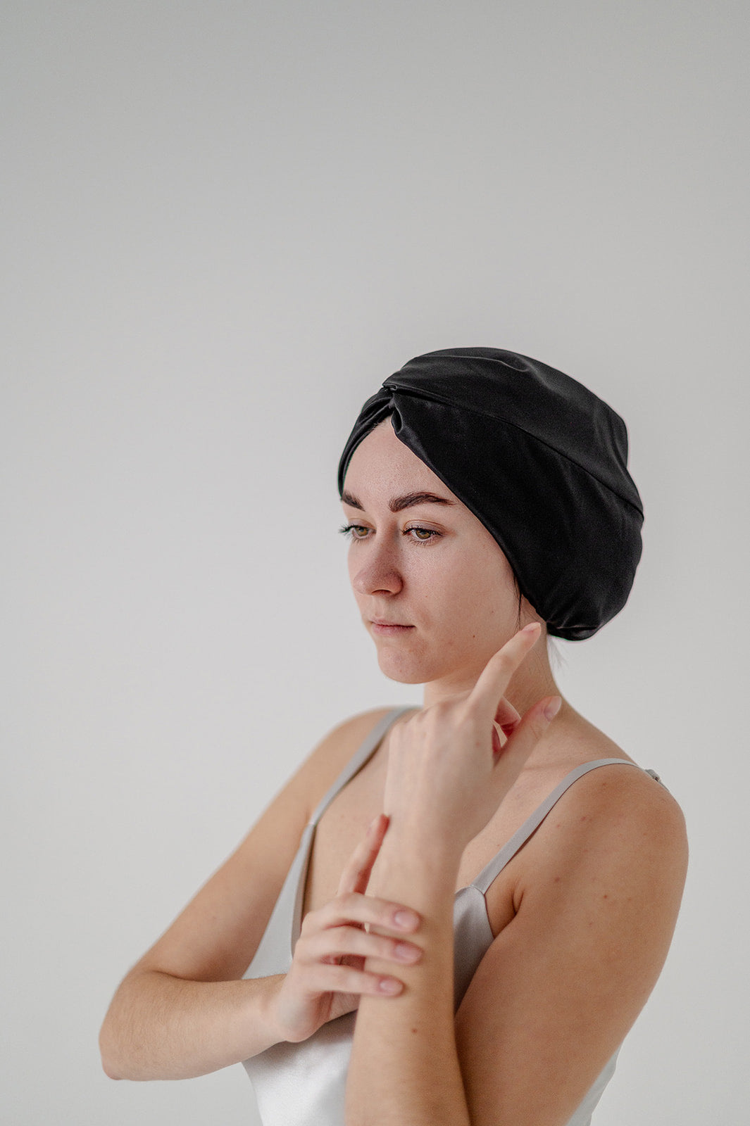 25 Momme Mulberry Silk Bonnet - Midnight Black